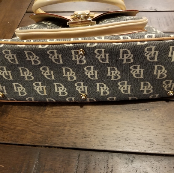 Dooney & Bourke handbag - Picture 5 of 8